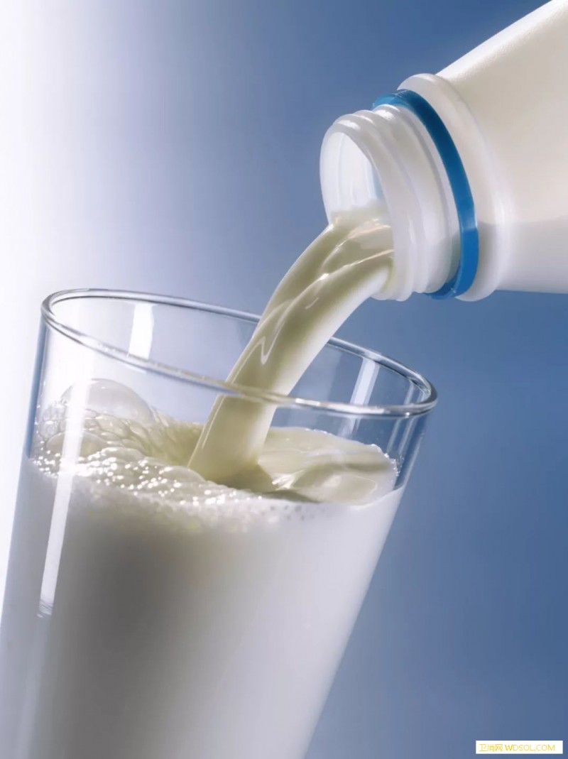 宝宝喝牛奶致癌是真的吗_胃酸-空腹-喝牛奶-牛奶-