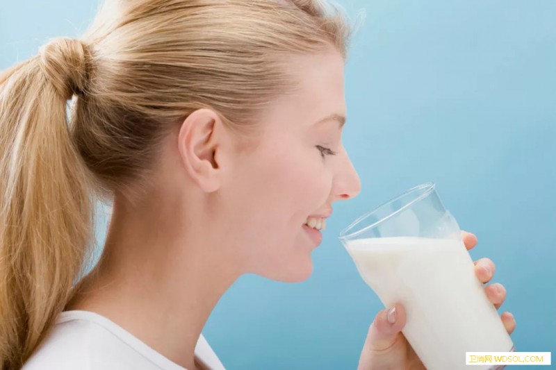 宝宝怎么喝牛奶最有营养_钙质-蛋白质-喝牛奶-牛奶-