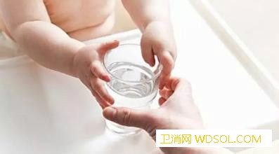 宝宝每天要喝多少水？根据体重计算最科学_水量-喂养-奶粉-宝宝-
