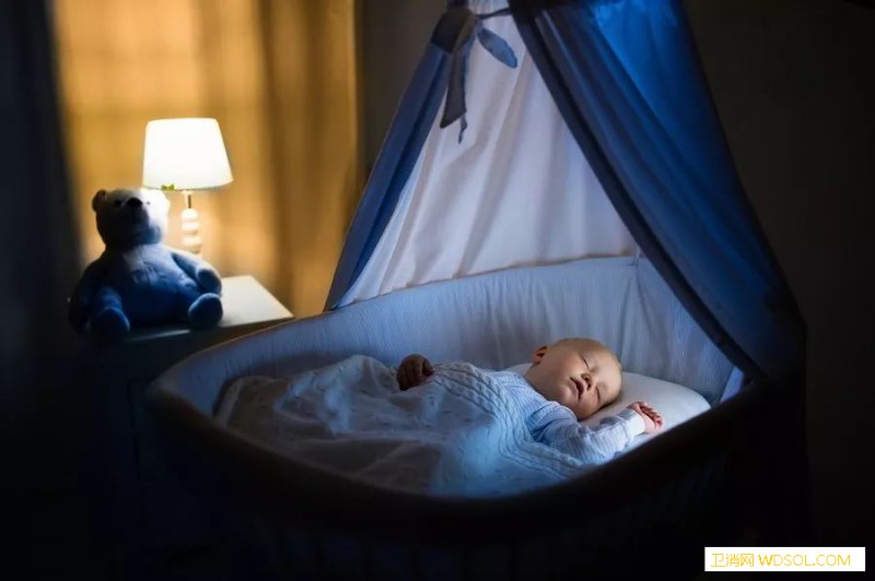 冬天宝宝睡觉时给宝宝该被子需要注意什么_室温-睡袋-被子-薄被-