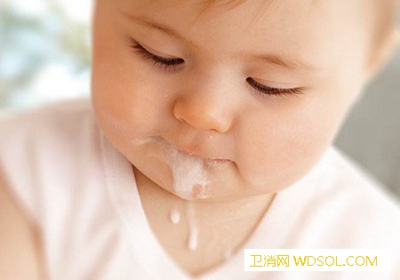 怎么解决宝宝总是吐奶块的问题_奶瓶-喂养-消化-辅食-