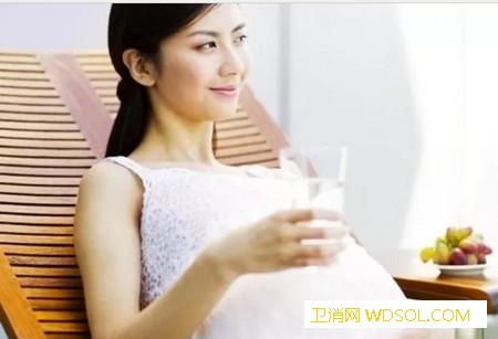 怀孕后老想喝水怎么回事_羊水-口渴-妊娠-胎儿-