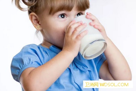 宝宝不同年龄段可以喝什么奶？_母乳-调制-奶粉-酸奶-