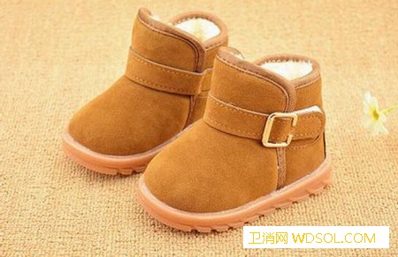 宝宝穿雪地靴的危害有哪些_致残-长时间-鞋底-雪地-