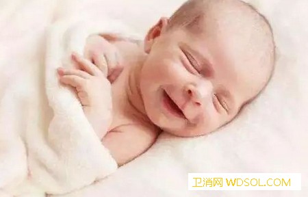 新生宝宝睡觉微笑怎么回事_偷笑-睡觉时-睡觉-宝宝-