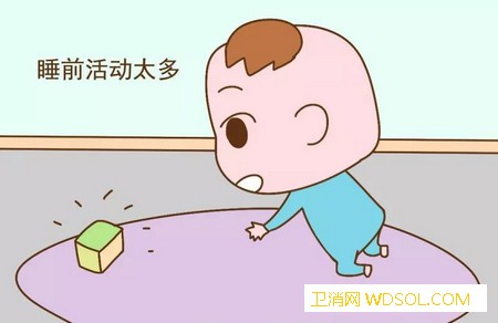 宝宝睡觉满床滚怎么回事_打滚-乐乐-肠胃-睡觉-