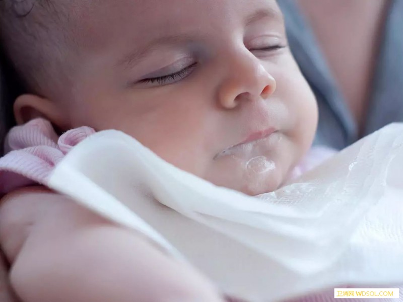 如何避免宝宝吐奶_奶嘴-喂奶-母乳-奶瓶-