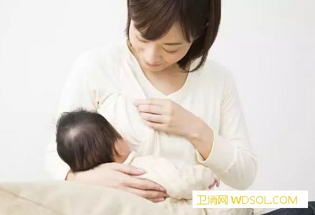 新生儿需要喝水吗_母乳-缺水-水分-喝水-