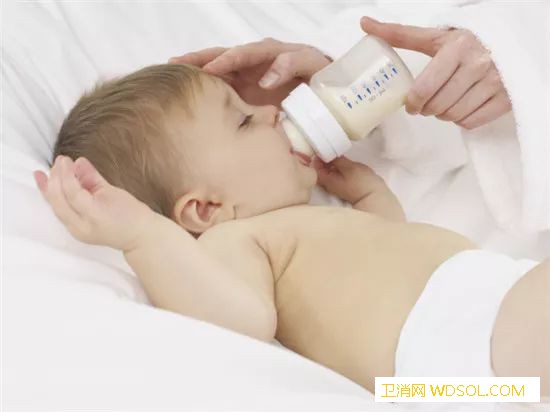 如何让母乳宝宝喜欢上奶瓶？_流速-奶水-奶嘴-喂奶-