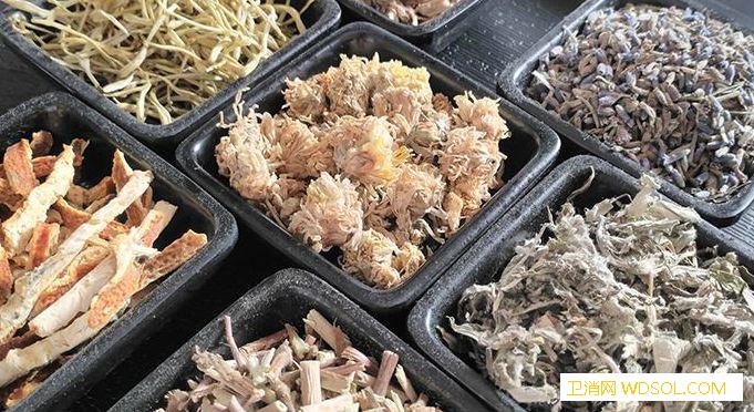 宝宝泡药浴的八大好处_药浴-防风-功效-缓解-