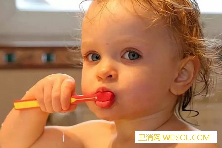 你知道如何护理宝宝的乳牙吗？_乳牙-蛀牙-刷牙-个月-