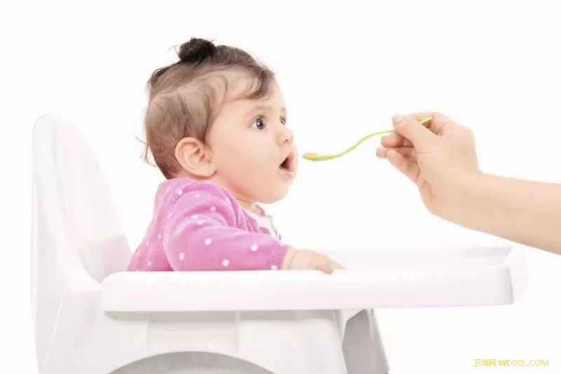 如何给宝宝选择奶粉？_月龄-营养素-奶粉-婴幼儿-