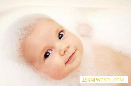 冬天给宝宝洗澡的6个注意事项_着凉-浴巾-水温-洗澡-