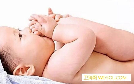 宝宝为什么总爱吃手_吮吸-摇铃-妙招-爱吃-