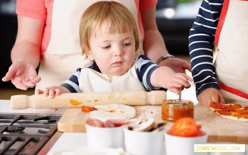 婴幼儿只吃素食有哪些危害？_所需-生长发育-热能-素食-