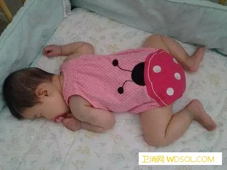 宝宝睡着后身体出现异常时会有哪些表现_出汗-身体-表现-宝宝-