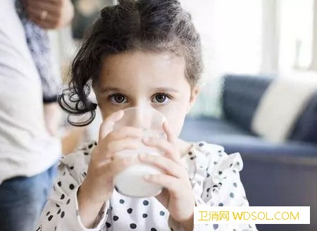 宝宝不能喝这四种奶_钙奶-乳酸菌-奶制品-早餐-