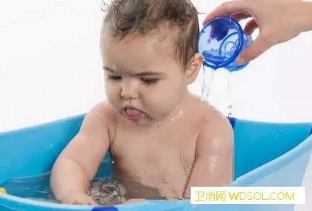 宝宝洗澡安全的10件事！_水深-烫伤-加水-水温-