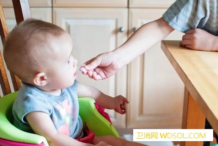怎么正确科学的让宝宝吃零食呢？_正餐-爸妈-点心-零食-