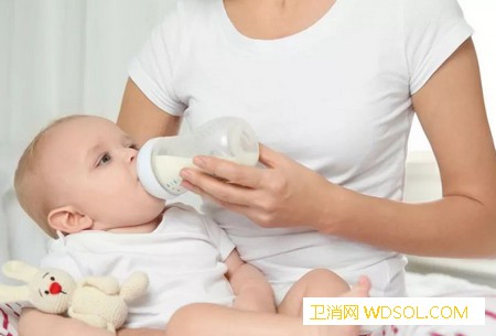 如何判断奶粉是否适合宝宝？_月龄-腹泻-奶粉-配方-