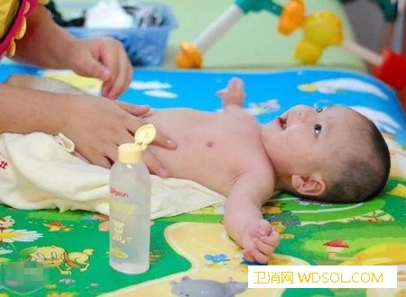 孩子闹腾、上火不肯睡怎么办？_清天-脚心-上火-宝宝-