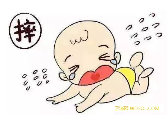 宝宝从床上摔下来怎么办_插销-脑震荡-玩耍-摔下-