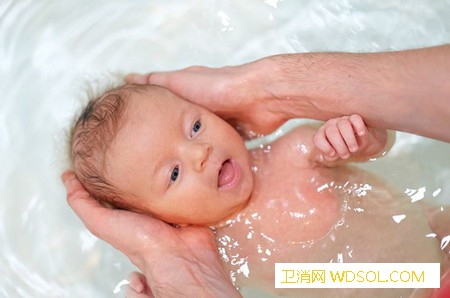 婴幼儿感冒期间可以游泳吗？_还能-游泳馆-免疫力-婴儿-