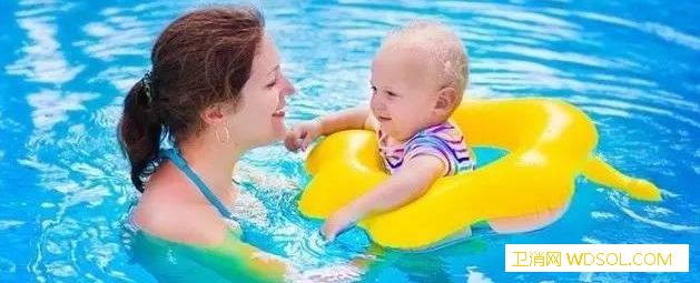 婴儿游泳有什么好处？_亲子-婴儿-游泳-家长-