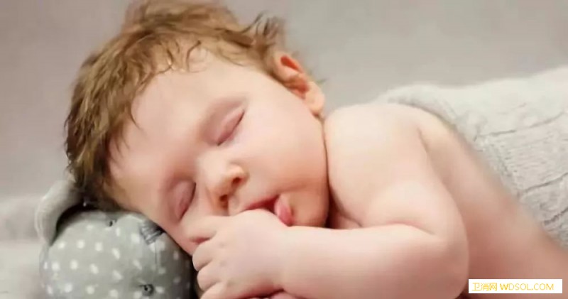 宝宝睡觉不踏实怎么办_哼唧-活动性-睡得-个月-
