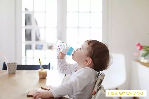 宝宝不爱喝水怎么办？_糖水-喂养-奶粉-白开水-