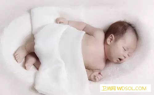 宝宝晚上一睡觉就出汗是怎么回事？_出汗-机体-热量-麦乳精-