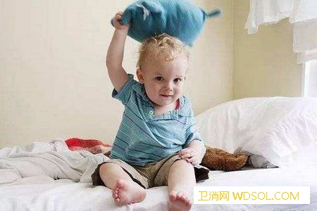 宝宝喜欢扔东西怎么办？_扔掉-东西-宝宝-孩子- ()