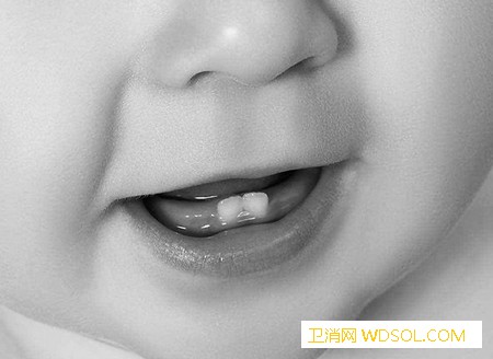 宝宝怎么刷牙才是正确的预防龋齿简单有效的方_恒牙-乳牙-龋齿-刷牙-