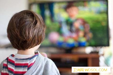 宝宝多大可以看电视_看电视-电子产品-家长-节目-