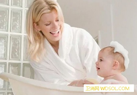 宝宝洗澡需要注意这2点_头发-水温-顺序-清洗-