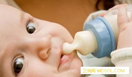 宝宝厌奶期怎么办？_奶嘴-喂食-奶瓶-进食-