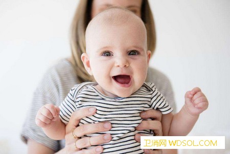 如何正确抱新生儿_颈部-头部-托住-姿势-