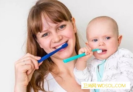 如何给宝宝清洁口腔?_漱口-刷牙-牙齿-口腔-