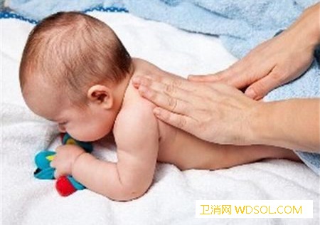 婴儿抚触手法步骤详解与注意事项_滑动-胸部-婴儿-家长-