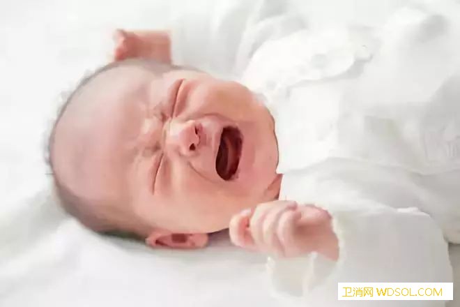 新生宝宝老要抱着睡怎么办？_抱着-月龄-睡觉-习惯-