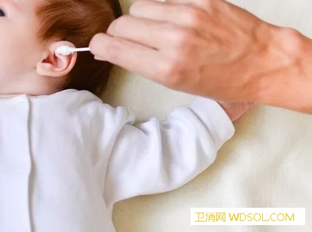 如何护理宝宝耳朵_外耳道-耳屎-棉签-喂奶-