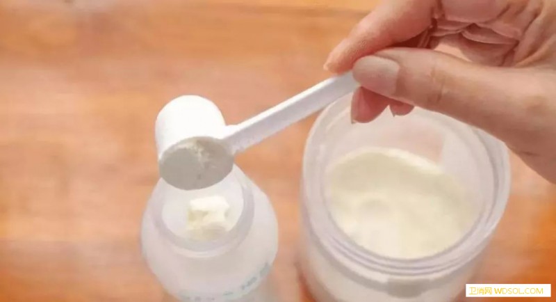这4种方式冲奶粉对宝宝的肠胃有伤害_水温-奶粉-肠胃-牛奶-