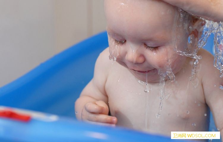 宝宝不正确的洗澡方式_疫苗-免疫-餐后-洗澡-