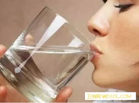 孕期喝水需要注意事项_忌口-孕期-碳酸-纯净水-