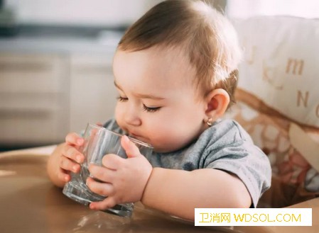 孩子感冒多喝热水有什么好处_代谢-感冒-身体-病毒-