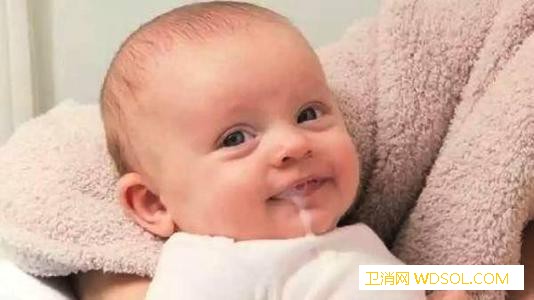 宝宝吐奶一定是得病了吗_胃部-喂奶-宝宝-吐奶-