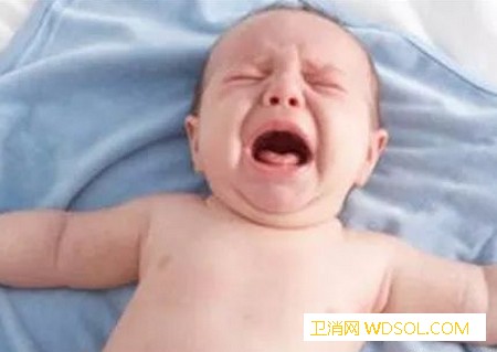 新生儿不抱就哭是什么原因_抱着-哭闹-哭声-腹部-