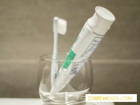 宝宝长乳牙之前牙齿护理怎么办_恒牙-乳牙-长牙-牙刷-