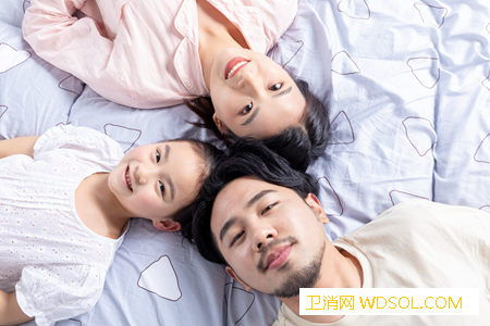 宝宝吃夜奶太多影响睡眠怎么办_断奶-长牙-阶段-妈妈-
