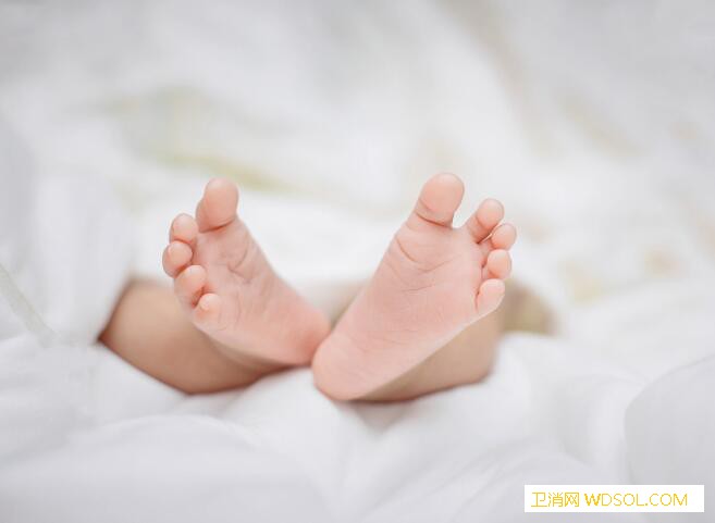 新生儿青色胎记的症状_巩膜-青黑-胎记-斑点- ()